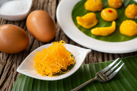 Foi thong or Golden thread (Thai dessert) on a white plate with banana leaves.の写真素材