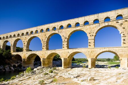 Roman aqueduct, Pont du Gard, Languedoc-Roussillon, Franceの写真素材