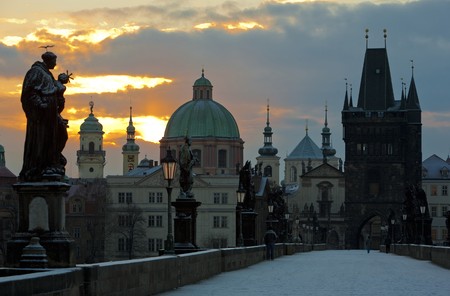 Charles Bridge in winter, Prague, Czech Republicの写真素材