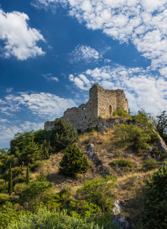 Castle ruins, Gigondas, Vaucluse department, Provence, Franceのeditorial素材
