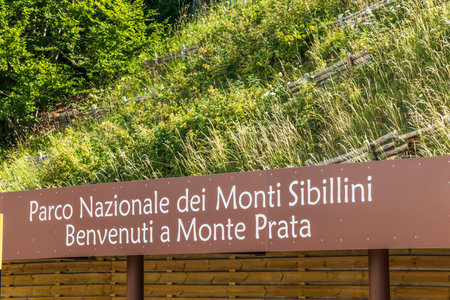 Brown sign for Parco Nazionale dei Monti Sibillini and Benvenuti a Monte Prataの写真素材