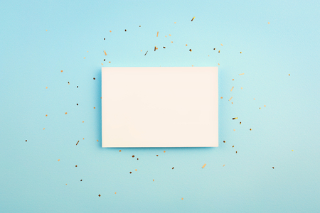 white card on a blue background. gold confetti. blank for postcard for birthday, Christmas, new year, celebrationの写真素材