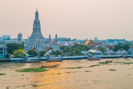 Wat Arun Ratchawararam is located on the Thonburi west bank of Chaopraya river, Bangkok, Thailandのeditorial素材