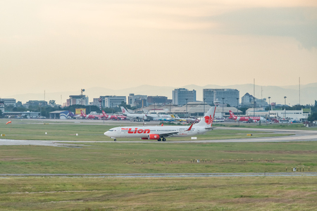 CHIANG MAI INTERNATIONAL AIRPORT, CHIANG MAI, THAILAND - Oct.20, 2018 : Thai Lion Boeing 737 is taxiing to the runway for take offのeditorial素材