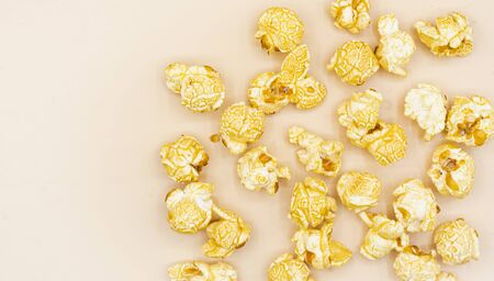 Delicious popcorn with caramel on color backgroundの写真素材
