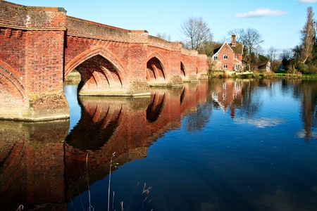 Close-up view of the arches of the Clifton Hampden bridgeの写真素材
