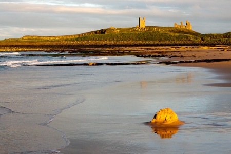 Sunset at Dunstanburgh Castleの写真素材