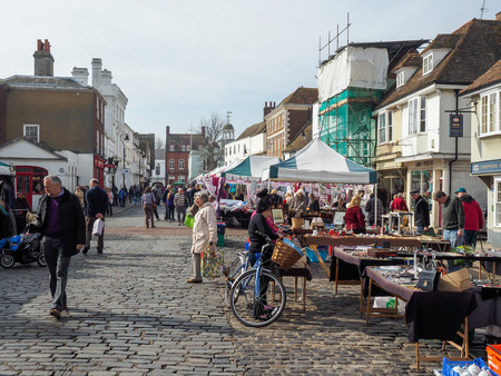 FAVERSHAM, KENT/UK - MARCH 29 : View of street market in Faversham Kent on March 29, 2014. Unidentified people.のeditorial素材