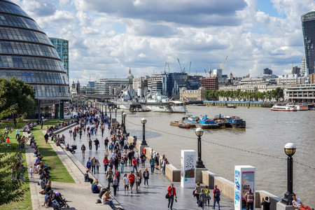 View of City Hall London and promenadeのeditorial素材