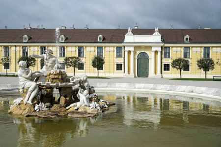 Danube, Inn, and Enns statues at the Schonbrunn Palace in Viennaのeditorial素材