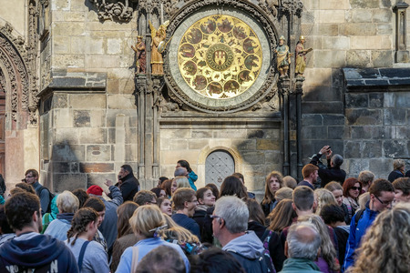 People waiting for the Astronomical Clock in Pragueのeditorial素材