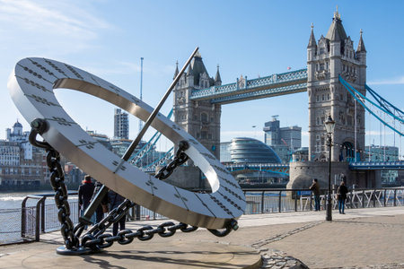 Sun dial near Tower Bridgeのeditorial素材