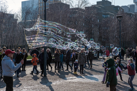 Bubblemaker on the Southbank of the Thames