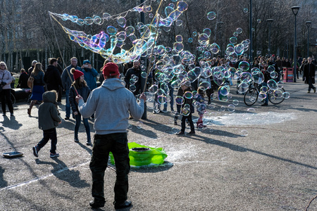 Bubblemaker on the Southbank of the Thamesのeditorial素材