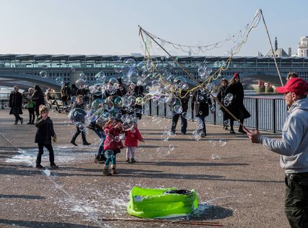 Bubblemaker on the Southbank of the Thamesのeditorial素材