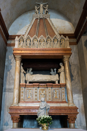 Interior view of Verona Cathedralのeditorial素材
