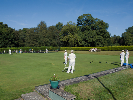ISLE OF THORNS, SUSSEX/UK - SEPTEMBER 11 : Lawn Bowls Match at Isle of Thorns Chelwood Gate in Sussex on September 11, 2016. Unidentified peopleのeditorial素材