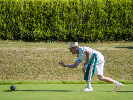 ISLE OF THORNS, SUSSEX/UK - SEPTEMBER 11 : Lawn Bowls Match at Isle of Thorns Chelwood Gate in...