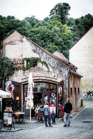People outside an Ice Cream Shop in Krumlovのeditorial素材