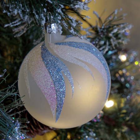 EAST GRINSTEAD, WEST SUSSEX/UK - JANUARY 5 : Christmas Tree Decoration in East Grinstead West Sussex on January 5, 2018のeditorial素材