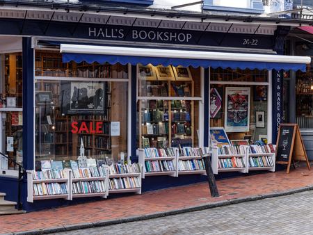 TUNBRIDGE WELLS, KENT/UK - JANUARY 5 : Hall's Bookshop in Royal Tunbridge Wells on January 5, 2018