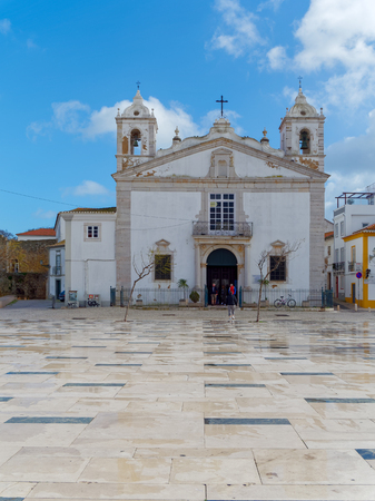 LAGOS, ALGARVE/PORTUGAL - MARCH 5 : View of St Marys Church in Lagos, Algarve Portugal on March 5, 2018. Unidentified peopleのeditorial素材