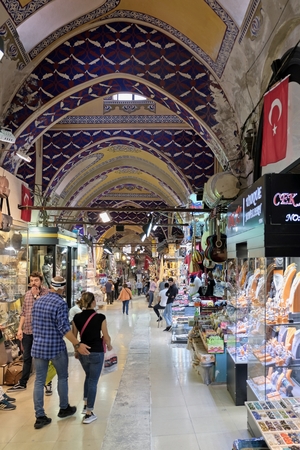 ISTANBUL, TURKEY - MAY 25 : People shopping in the Grand Bazaar in Istanbul Turkey on May 25, 2018. Unidentified peopleのeditorial素材