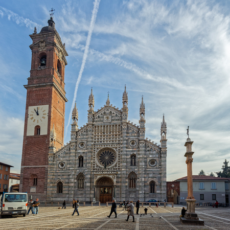 MONZA, ITALY/EUROPE - OCTOBER 28 : Exterior view of the Cathedral in Monza Italy on October 28, 2010. Unidentified peopleのeditorial素材