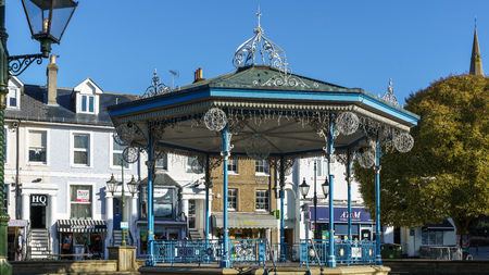 HORSHAM WEST SUSSEX/UK - NOVEMBER 30 : View of the bandstand in Horsham West Sussex on  November 30, 2018. Four unidentified peopleのeditorial素材