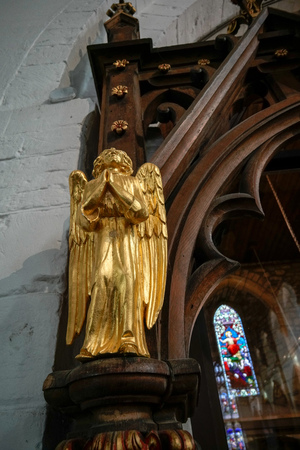HORSHAM WEST SUSSEX/UK - NOVEMBER 30 : Golden Angel in St Mary the Virgin parish church  Horsham West Sussex on  November 30, 2018のeditorial素材