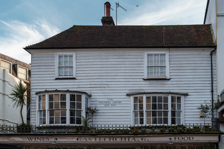 TUNBRIDGE WELLS, KENT/UK - JANUARY 4 : View of the Pantiles Vintry in Royal Tunbridge Wells Kent on January 4, 2019のeditorial素材