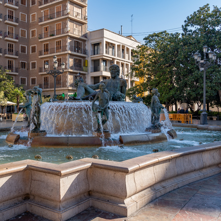 VALENCIA, SPAIN - FEBRUARY 25 : Fountain in the Square of the Virgin Valencia Spain on February 25, 2019. Three unidentified peopleのeditorial素材