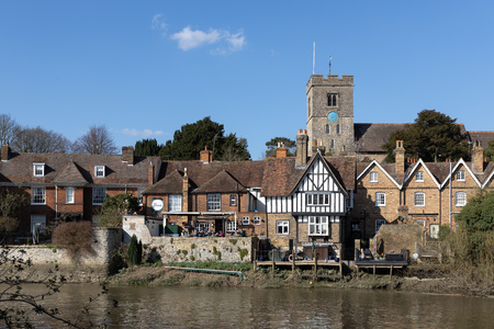 AYLESFORD, KENT/UK - MARCH 24 : View of the Chequers public house and St Peter's church at Aylesford on March 24, 2019. Unidentified peopleのeditorial素材