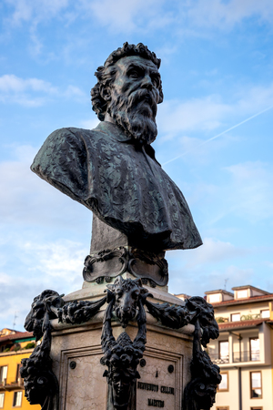 FLORENCE, TUSCANY/ITALY - OCTOBER 18 : Statue of Benvenuto Cellini on Ponte Vecchio bridge in Florence on October 18, 2019のeditorial素材