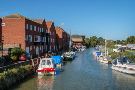 SANDWICH, KENT/UK - SEPTEMBER 29 : Boats on the River Stour in Sandwich Kent on September 29, 2005のeditorial素材