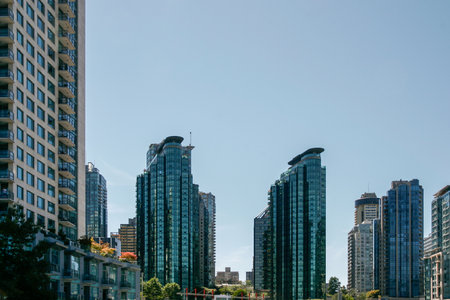 VANCOUVER, BRITISH COLUMBIA, CANADA - AUGUST 14 : Contemporary apartment buildings in Vancouver on August 14, 2007のeditorial素材