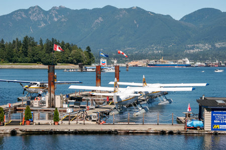 VANCOUVER, BRITISH COLUMBIA, CANADA - AUGUST 14 : Seaplane airport in Vancouver on August 14, 2007. One unidentified personのeditorial素材