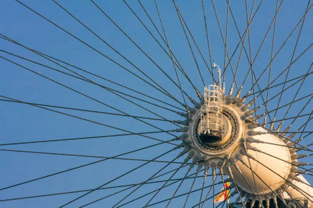 LONDON - DECEMBER 20 : Close-up of the spokes holding the London Eye wheel in place in London on December 20, 2007のeditorial素材