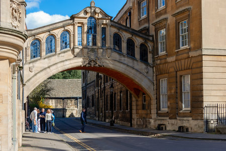 OXFORD, OXFORDSHIRE/UK - MARCH 25 : Bridge of Sighs in Oxford on March 25, 2005. Unidentified peopleのeditorial素材