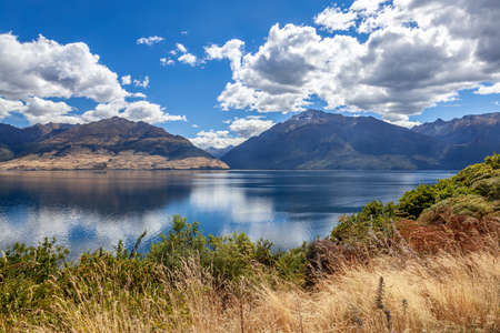 Scenic view of Lake Wanaka in summertimeの写真素材
