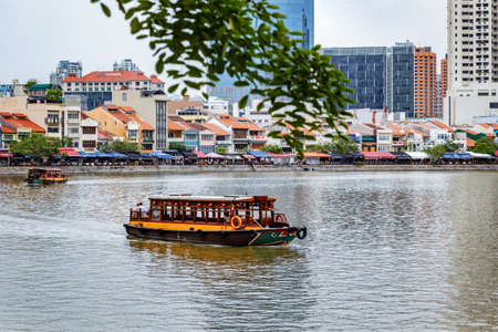 SINGAPORE - FEBRUARY 3 : Pleasure boats in Singapore on February 3, 2012. Unidentified peopleのeditorial素材