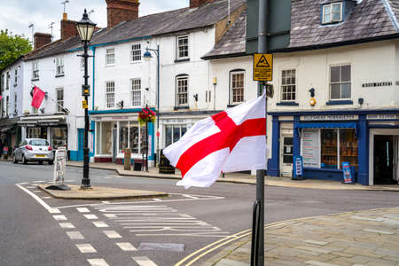 ELLESMERE, SHROPSHIRE, UK - JULY 12 : View of shops in Ellesmere, Shropshire on July 12, 2021. One unidentified manのeditorial素材