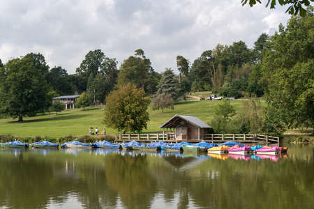 TUNBRIDGE WELLS,  KENT, UK - SEPTEMBER 17 : View of the boating lake in Dunloran Park, Tunbridge Wells, Kent on September 17, 2021. Unidentified peopleのeditorial素材