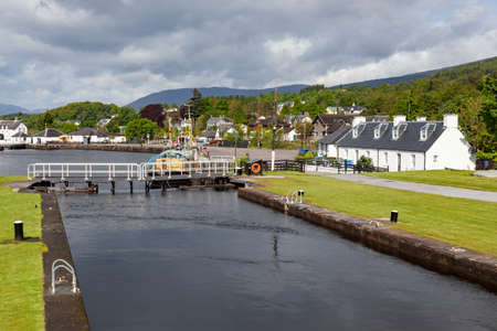 CORPACH, SCOTLAND, UK - MAY 19 : View of the Caledonian Canal at Corpach in Scotland on May 19, 2011. Three unidentified peopleのeditorial素材