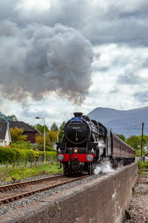 CORPACH, SCOTLAND, UK - MAY 19 : The Jacobite leaving the station at Corpach in Scotland on May 19, 2011. Four unidentified peopleのeditorial素材