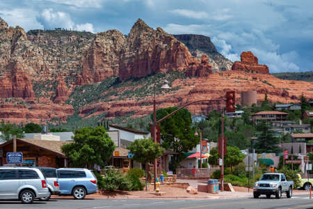 SEDONA, ARIZONA, USA - JULY 30 : View of Main Street in Sedona, Arizona, USA on July 30, 2011. Unidentified peopleのeditorial素材