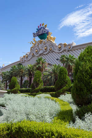 LAS VEGAS, NEVADA, USA - AUGUST 2 : Statues outside the Harrah's Hotel and Casino in Las Vegas Nevada USA on August 2, 2011のeditorial素材