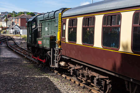 PAIGNTON DEVON, UK - JULY 28 : BR Class 08 Diesel Shunter engine D3014 Samson at Paignton Devon on July 28, 2012. One unidentified manのeditorial素材