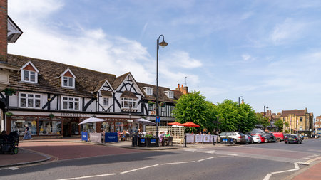 EAST GRINSTEAD, WEST SUSSEX, UK - JUNE 17 : Cafe culture in the High Street in East Grinstead on June 17, 2022. Unidentified peopleのeditorial素材