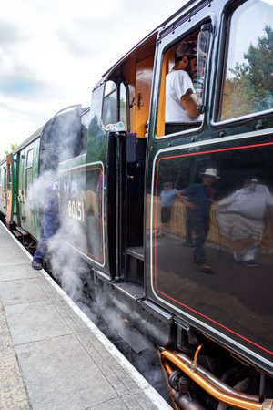 East Grinstead, West Sussex, UK - July 13 2022 : View of locomotive 80151 in East Grinstead on July 13, 2022. Three unidentified peopleのeditorial素材